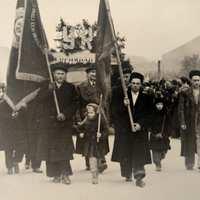 1957 г. Ноябрьская демонстрация. Колонна управления капитального строительства (УКС) комбината «Сихали»