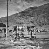 1930-е гг. Паровоз №2, локомотивное депо АО Сихали