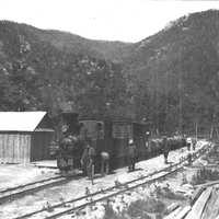 1910-1920-е гг. Паровоз O&K колеи 600 мм с составом в районе Второго разъезда