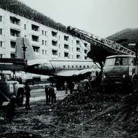 20 октября 1982 г. Установка памятника – самолета возле Дома быта