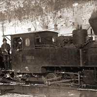 1930-е гг. Паровоз №8 на поворотном круге на территории железнодорожного цеха АО Сихали