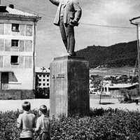1968 г. Памятник Ленину у кинотеатра «Знамя»