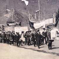 1960-е гг. Первомайская демонстрация. Трудящиеся горно-химического комбината. ПГХК. Горный цех
