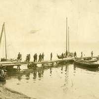 1933-1934 гг. Пристань рыболовецкого колхоза Смычка в бухте Тетюхе
