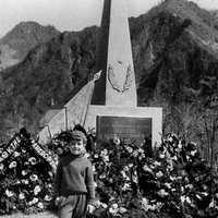 1968 г. Памятник фронтовикам к. «Сихали»