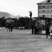1960-е. Памятник Ленину возле кинотеатра «Знамя»